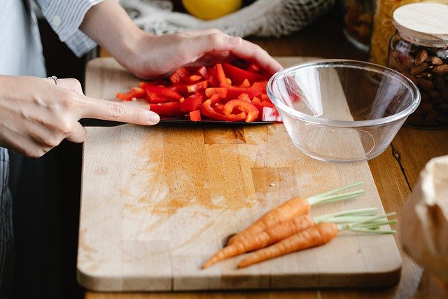 Proper scraping technique with a chef's knife